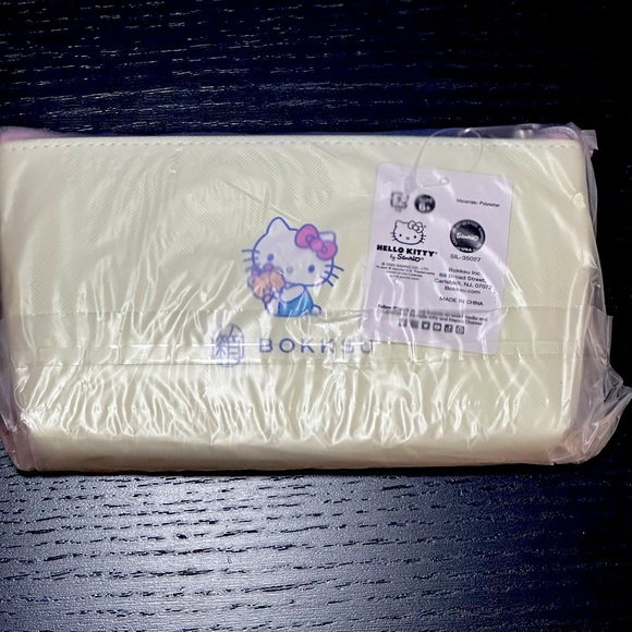 Hello Kitty®️ And Friends Flat Zippered Pouch - NWT - Picture 5 of 5